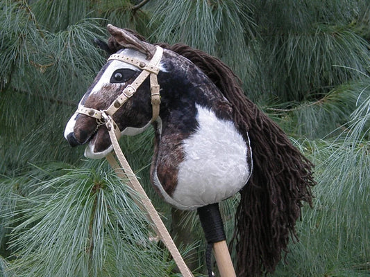 "Kristallglanz" Steckenpferd Weiß/Schwarz